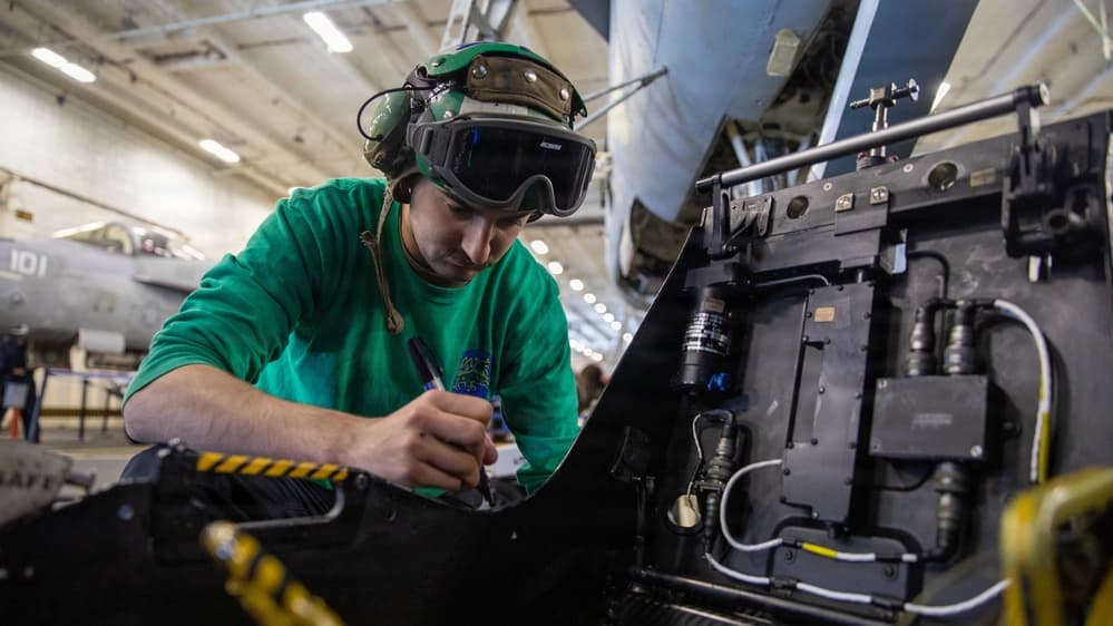 Aviation Structural Mechanic – Equipment sailor